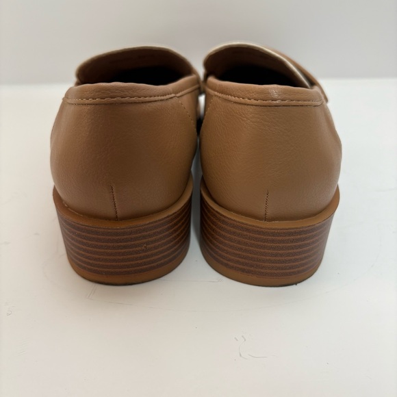Chinese Laundry Tan & Cream Slip On Low Heel Loafers W/Gold Coin Women’s SZ 8M - Picture 4 of 8